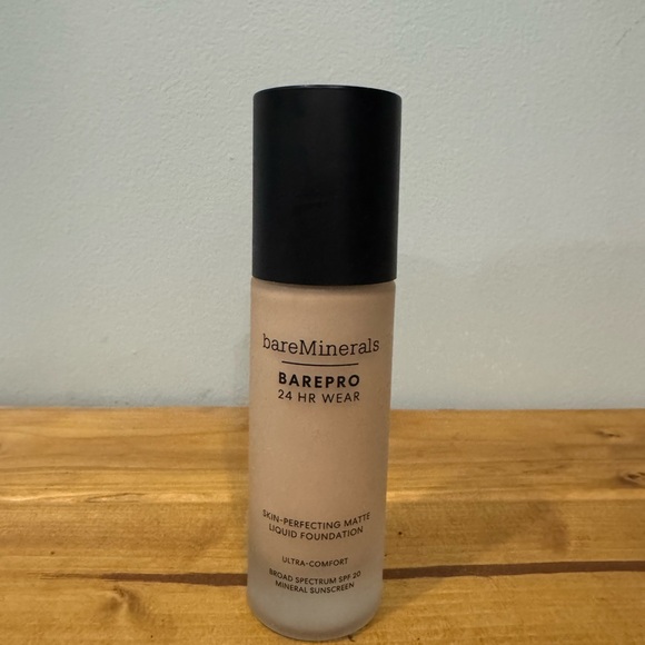 bareMinerals BAREPRO 24 HR Wear Foundation - Fair 10 Warm - Picture 1 of 2